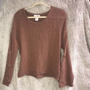 Bell sleeve sweater with detail